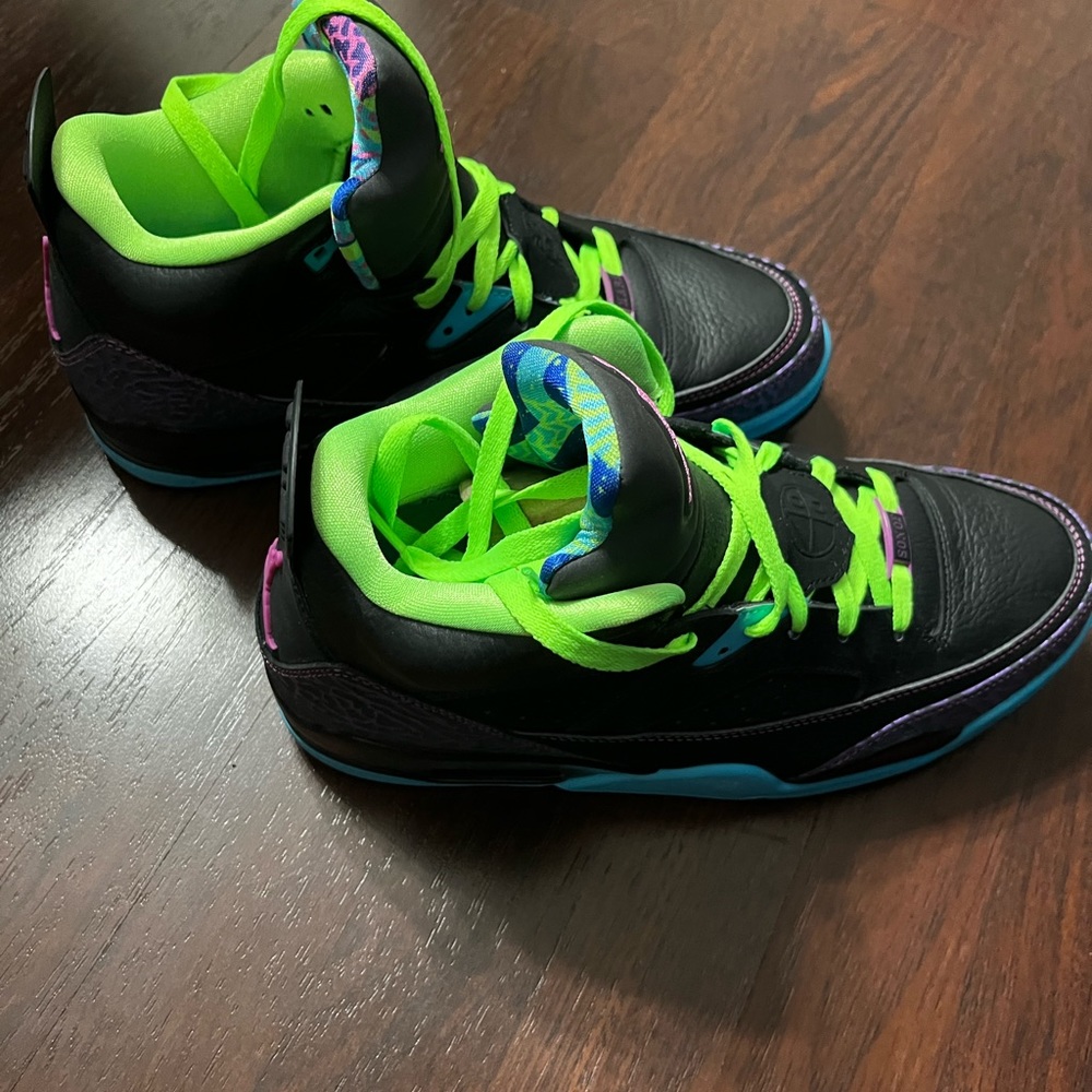 Authentic Jordan - Picture 2 of 4